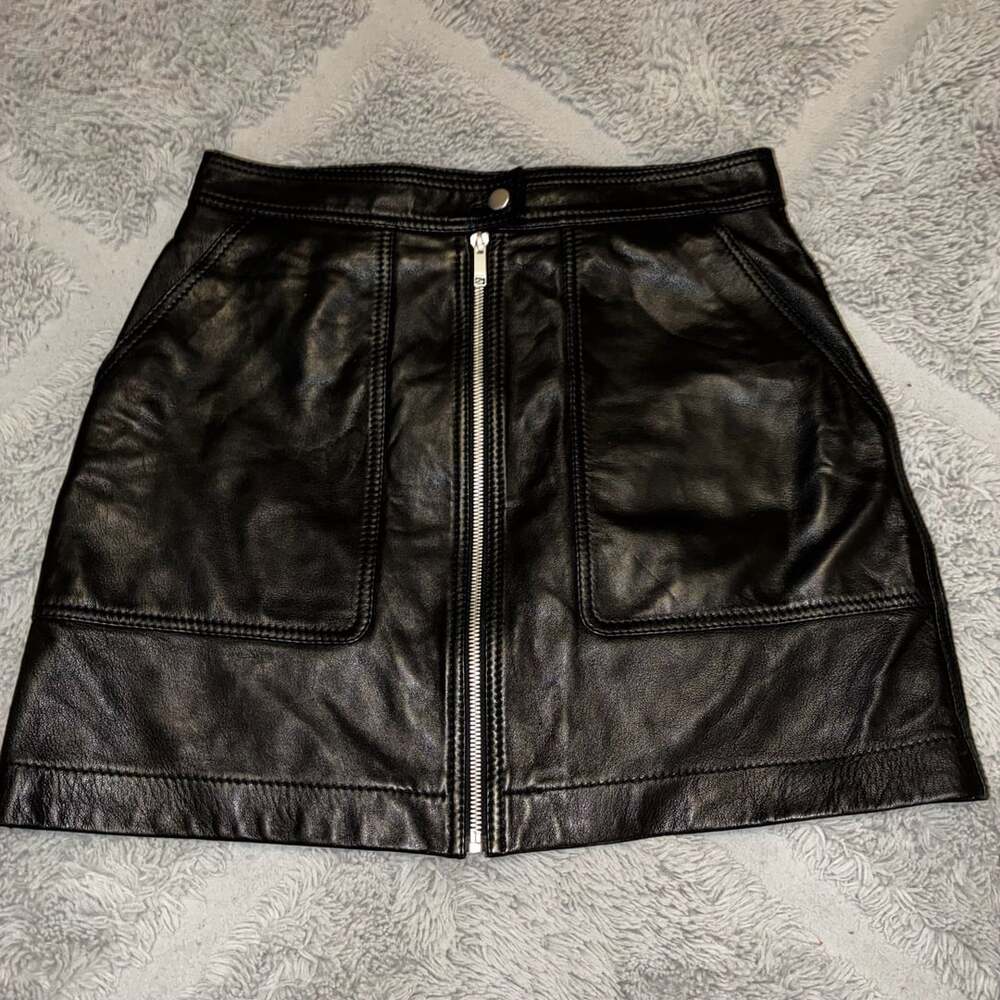 LTH JKT Black 100% Leather Mini Skirt with Front Zip and Pockets Size M